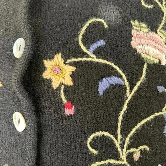 Vintage Black Floral Embroidered Cardigan Sweater size XL - Picture 3 of 5